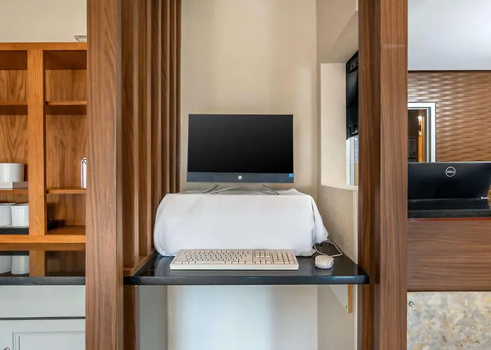 Mainstay Il Hotel